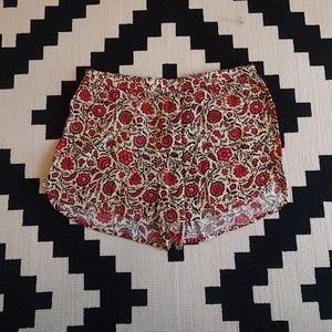 Flowy shorts with flower design